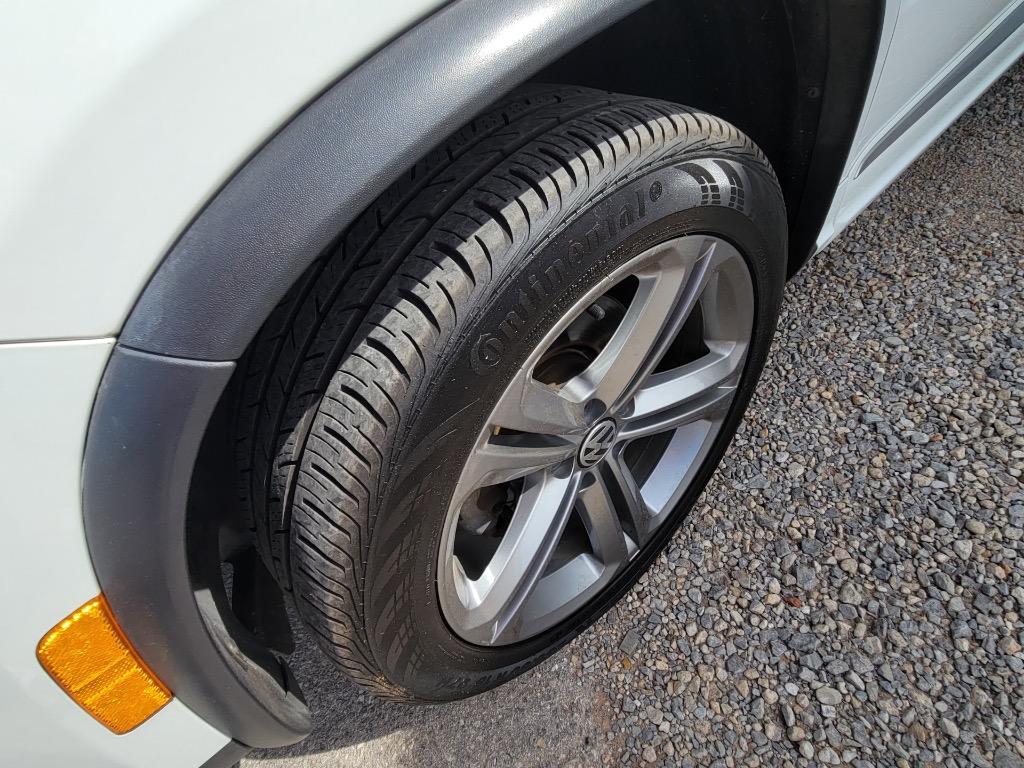 2017 Volkswagen Tiguan Sport - Photo 18