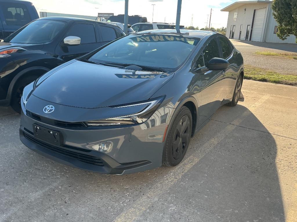 2025 Toyota Prius LE